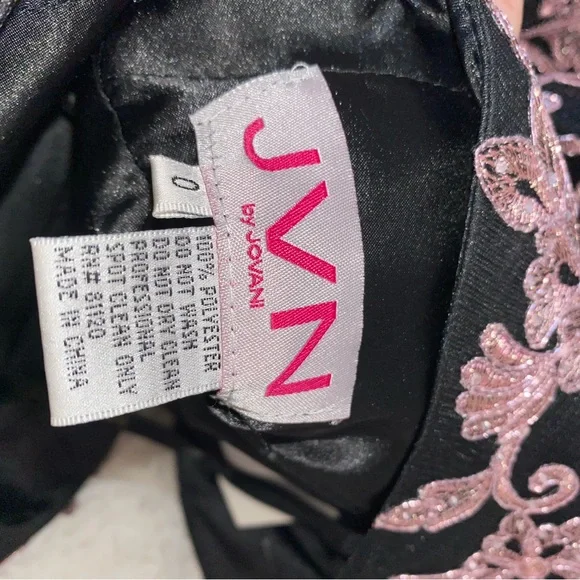 JOVANI prom dress. - Picture 3 of 4